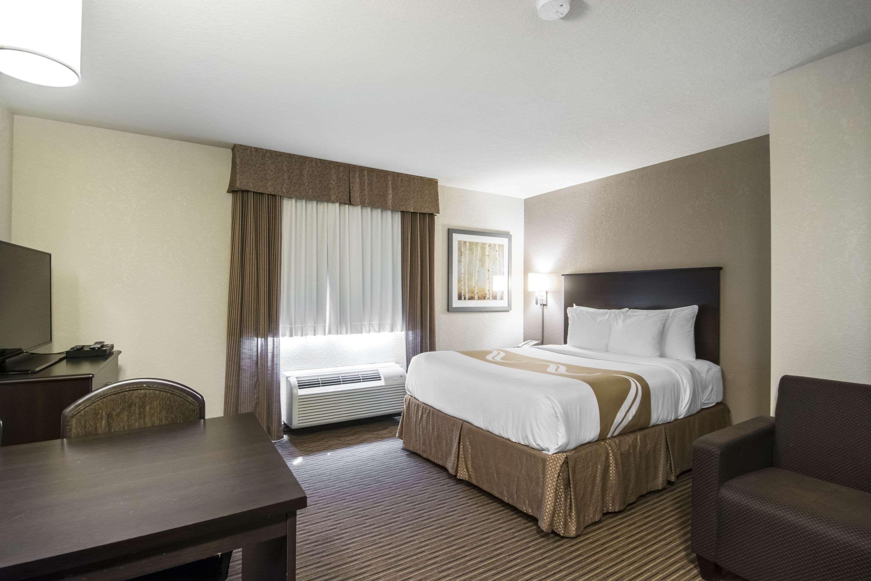 Quality Inn & Suites Thompson Exterior photo