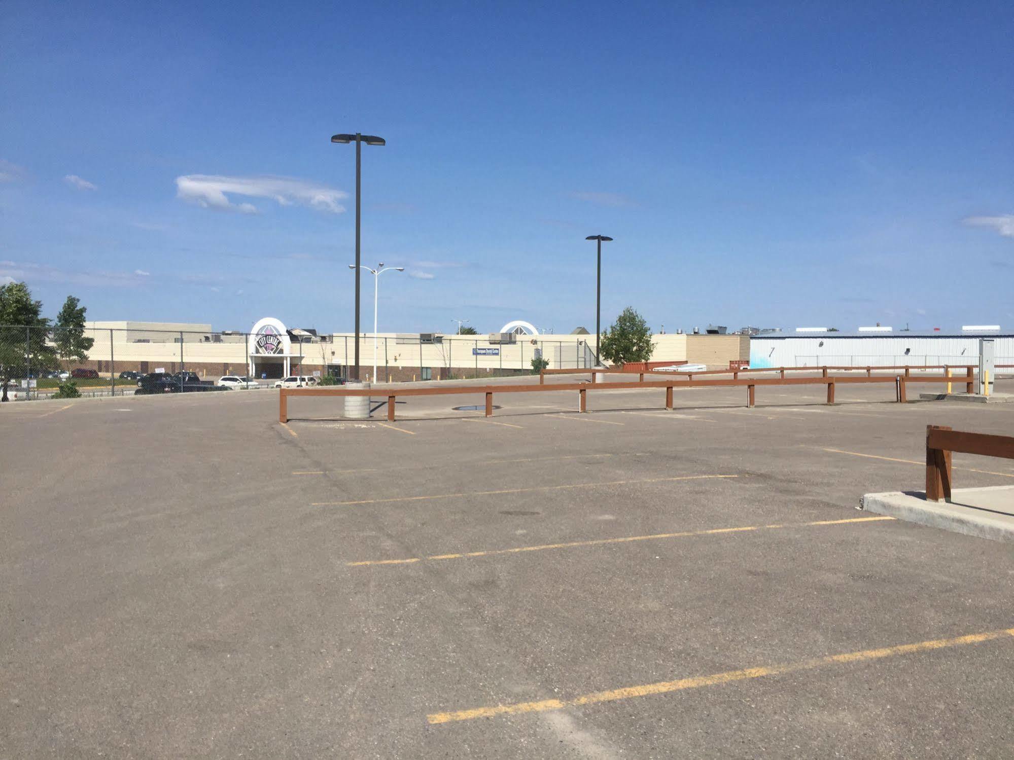 Quality Inn & Suites Thompson Exterior photo